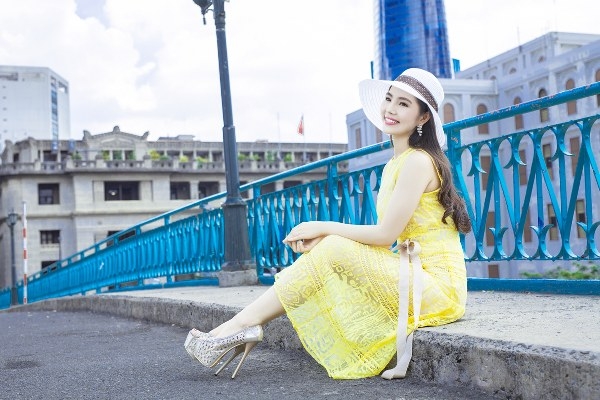 nu-hoang-du-lich-duong-kim-anh-xinh-dep-diu-dang-xuong-pho-giadinhonline.vn 7
