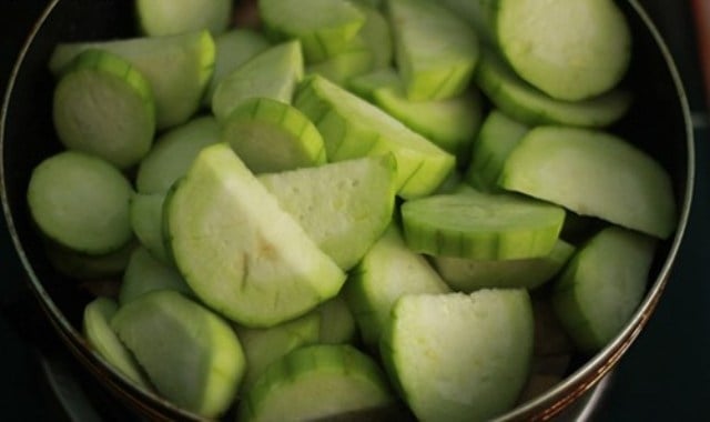 cat-heo-xao-muop-mon-ngon-cho-bua-com-ngay-he--giadinhonline.vn 6