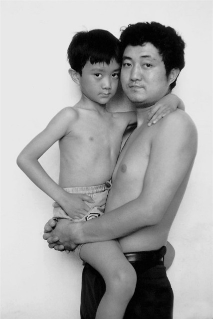 bo-anh-ve-tinh-cha-con-chup-trong-28-nam-gay-xuc-dong--giadinhonline.vn 5