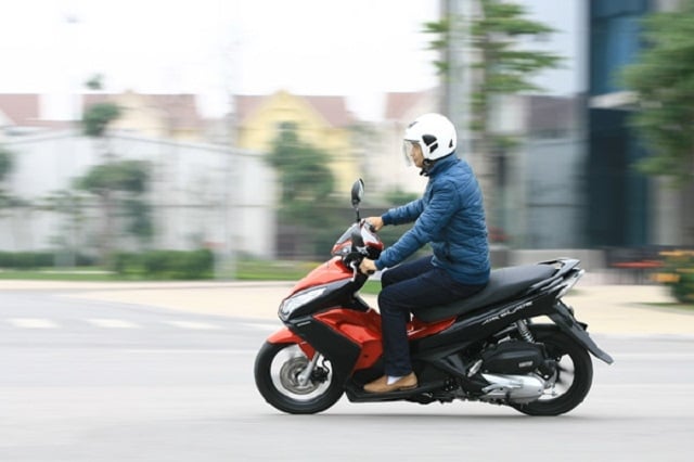 xe-airblade-den-nham-45-trieu-tinh-nang-gia-ban-muc-do-hao-xang-giadinhonline.vn 4