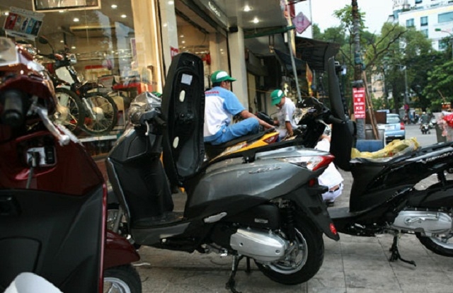 honda-lead-125-gia-hon-40-trieu-tinh-nang-do-ben-tieu-hao-nhien-lieu-giadinhonline.vn 2