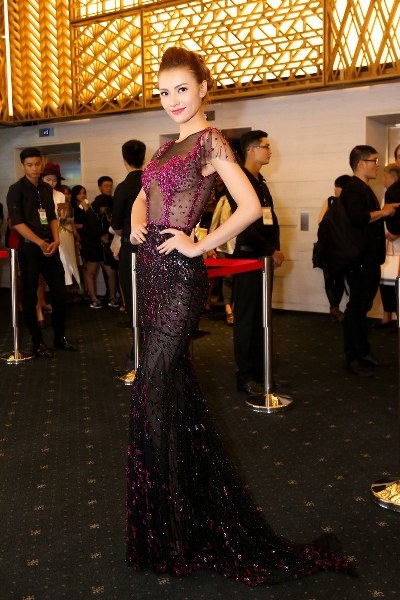 hong-que-thuy-dung-quotdau-nhauquot-trong-phong-cach-vay-hoang-hai-giadinhonline.vn 2