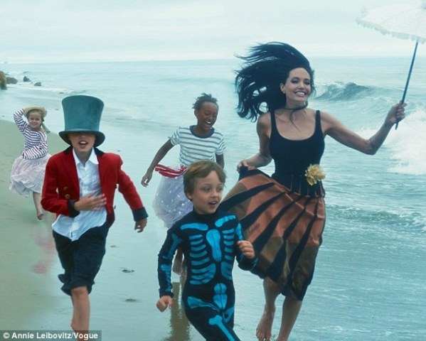 gia-dinh-angelina-jolie-brad-pitt-cung-xuat-hien-tren-tap-chi-giadinhonline.vn 1