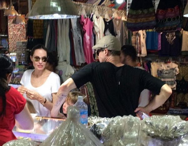 vo-chong-brad-angelina-dua-cac-con-di-dao-cho-o-campuchia--giadinhonline.vn 1