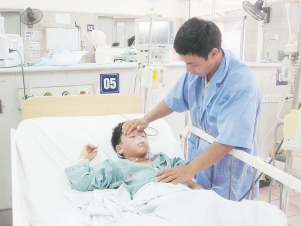 cach-so-cuu-khi-tre-bi-ngo-doc-dau-hoa--giadinhonline.vn 1