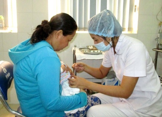 be-gai-4-thang-tuoi-tu-vong-sau-tiem-vac-xin-quinvaxem-giadinhonline.vn 1