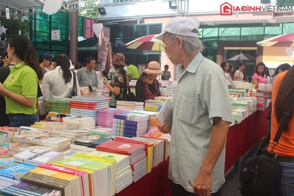mua-sach-tu-5-nghin-dong-trong-hoi-sach-mua-thu-2015-giadinhonline.vn 7