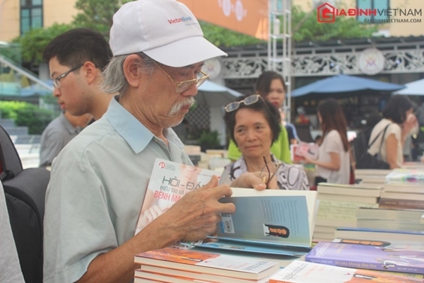mua-sach-tu-5-nghin-dong-trong-hoi-sach-mua-thu-2015-giadinhonline.vn 8