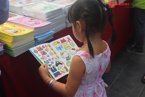 mua-sach-tu-5-nghin-dong-trong-hoi-sach-mua-thu-2015-giadinhonline.vn 12