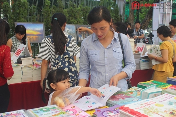 mua-sach-tu-5-nghin-dong-trong-hoi-sach-mua-thu-2015-giadinhonline.vn 13