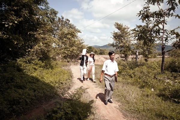 ly-nha-ky-vuot-hang-nghin-km-trao-nha-tinh-thuong-o-tay-nguyen-giadinhonline.vn 2