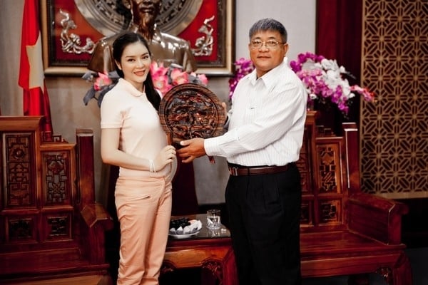 ly-nha-ky-vuot-hang-nghin-km-trao-nha-tinh-thuong-o-tay-nguyen-giadinhonline.vn 10