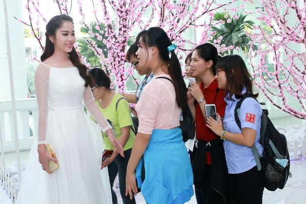 hoa-khoi-nam-em-bi-goi-nham-ten-thanh-quothoa-hau-thu-thaoquot-giadinhonline.vn 5