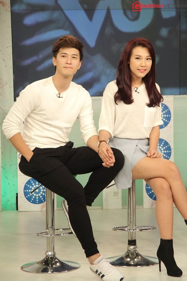 huynh-anh-om-chat-ban-gai-a-hau-hoang-oanh-tren-song-truyen-hinh-giadinhonline.vn 1