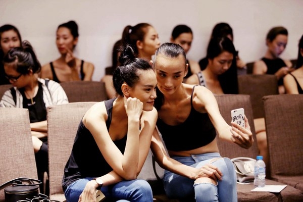 sieu-mau-viet-ron-rang-du-casting-cua-ntk-alexis-mabille-giadinhonline.vn 3
