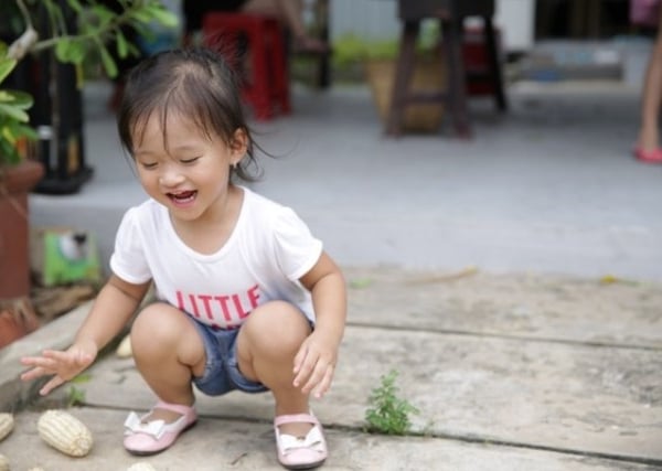 con-gai-xinh-nhu-thien-than-cua-phan-dinh-tung-giadinhonline.vn 12