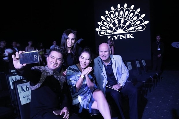 dan-sao-viet-do-sac-trong-lynk-fashion-show-2015-cua-ly-nha-ky-giadinhonline.vn 14