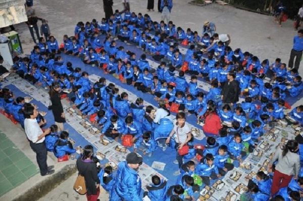 gan-1000-chiec-ao-am-trao-tang-hoc-sinh-vung-cao-ha-giang-giadinhonline.vn 5