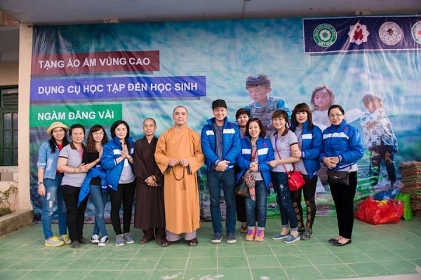 gan-1000-chiec-ao-am-trao-tang-hoc-sinh-vung-cao-ha-giang-giadinhonline.vn 6