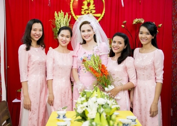 áo-dai-cuoi-thap-nien-90-trong-le-thanh-hon-của-hoa-hau-diem-huong-giadinhonline.vn 11