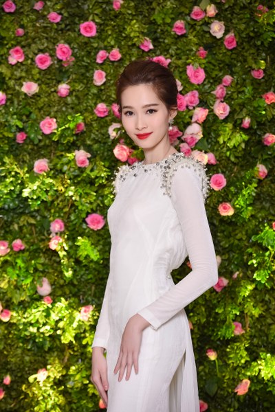 ha-ho-trong-hieu-idol-ham-nong-ha-noi-trong-cai-ret-19-do-giadinhonline.vn 11