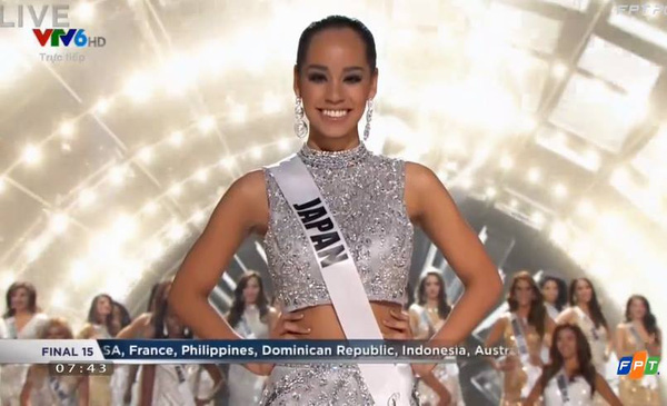 hhhv-2015-philippin-ngo-ngac-dang-quang-khi-trao-nham-vuong-mien-cho-colombia-giadinhonline.vn 36