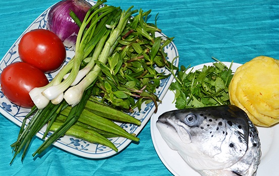 Cách nấu nướng canh chua xương của cá hồi thơm tho phức không xẩy ra tanh
