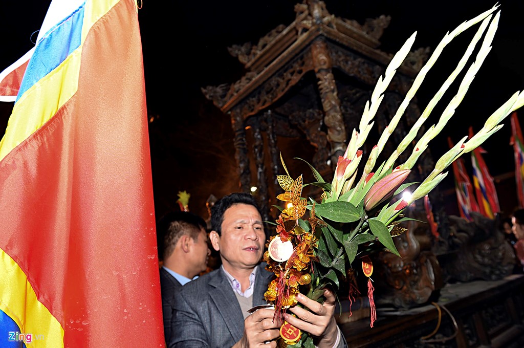 chen-lan-xo-day-treo-rao-cuop-loc-quotlay-mayquot-sau-le-khai-an-den-tran-giadinhonline.vn 14