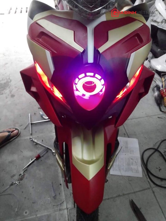 exciter-135-che-mu-cong-phu-voi-mat-na-robot-cuc-ngau-giadinhonline.vn 4