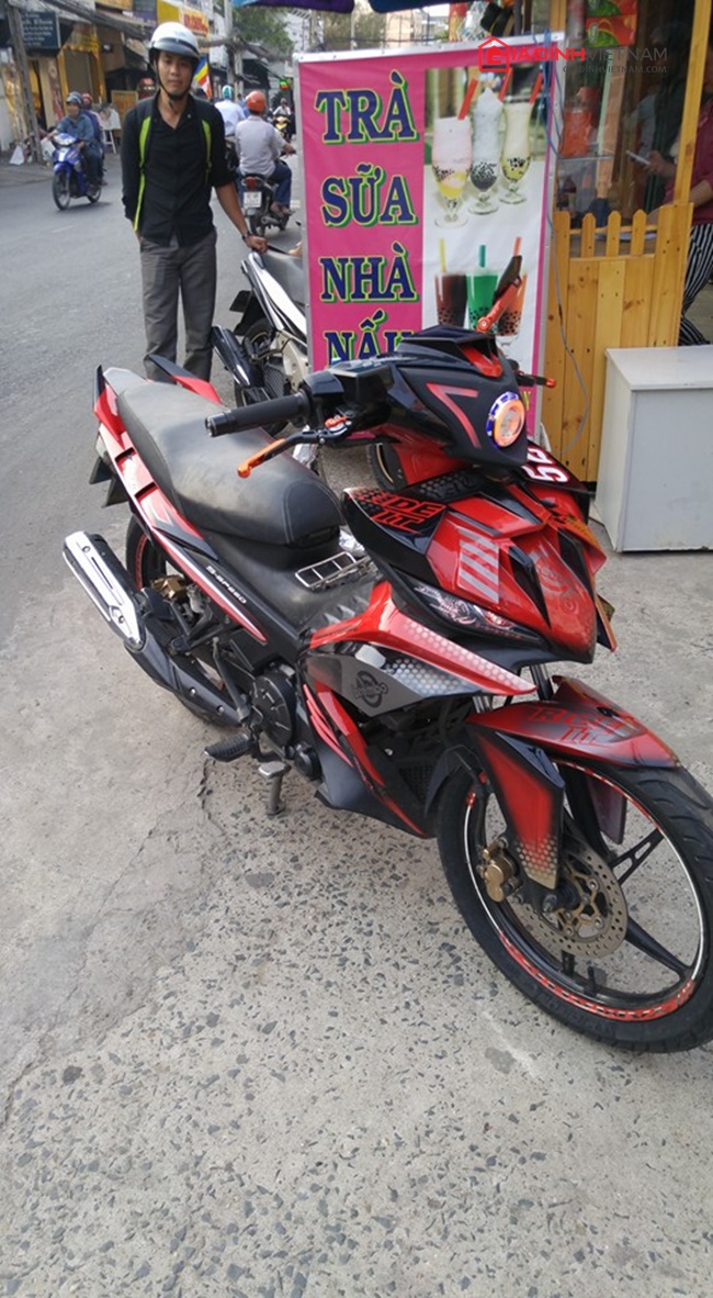 exciter-135-che-mu-cong-phu-voi-mat-na-robot-cuc-ngau-giadinhonline.vn 7