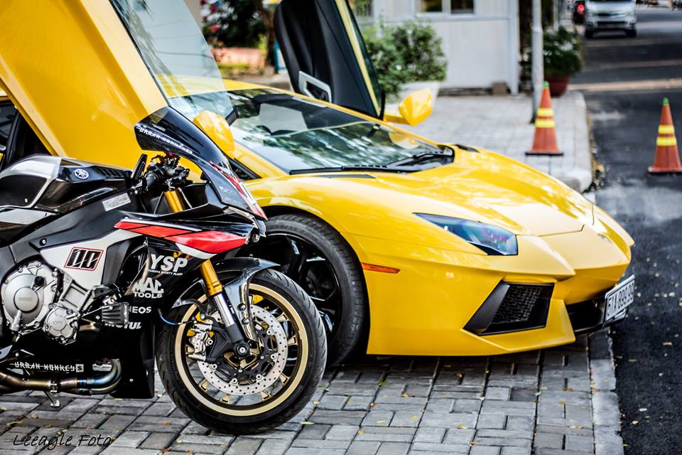 Yamaha R1 đọ dáng cùng Lamborghini Aventador cực chất