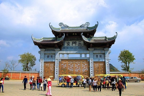 chua-bai-dinh-–-khu-du-lich-tam-linh-lon-nhat-viet-nam-giadinhonline.vn 2