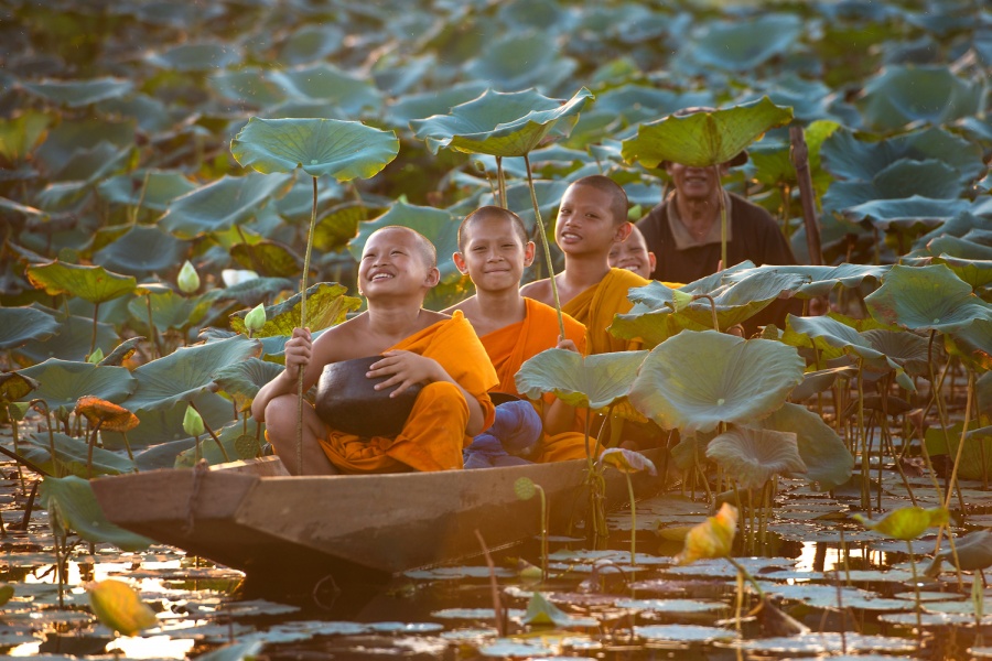 khoanh-khac-binh-di-ma-hanh-phuc-nhat-cua-tre-em-tren-the-gioi-giadinhonline.vn 21