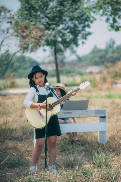 -ca-si-nhi-kim-ngoc-quotlot-xacquot-voi-mv-ba-ke-con-nghe-giadinhonline.vn 1