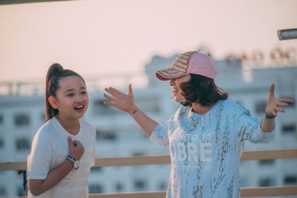 -ca-si-nhi-kim-ngoc-quotlot-xacquot-voi-mv-ba-ke-con-nghe-giadinhonline.vn 6