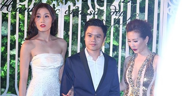phan-thanh-tay-trong-tay-voi-gai-la-sau-khi-bi-midu-tu-hon-giadinhonline.vn 2