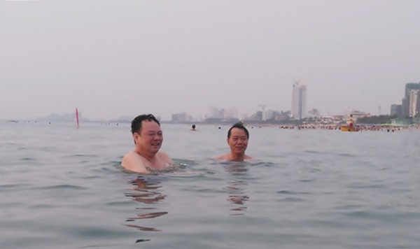 nhieu-lanh-dao-nganh-moi-truong-du-lich-da-nang-tam-bien-giadinhonline.vn 1