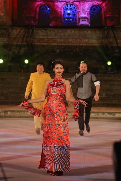 festival-hue-man-nhan-voi-non-thieng-cua-ntk-duc-hung-giadinhonline.vn 9