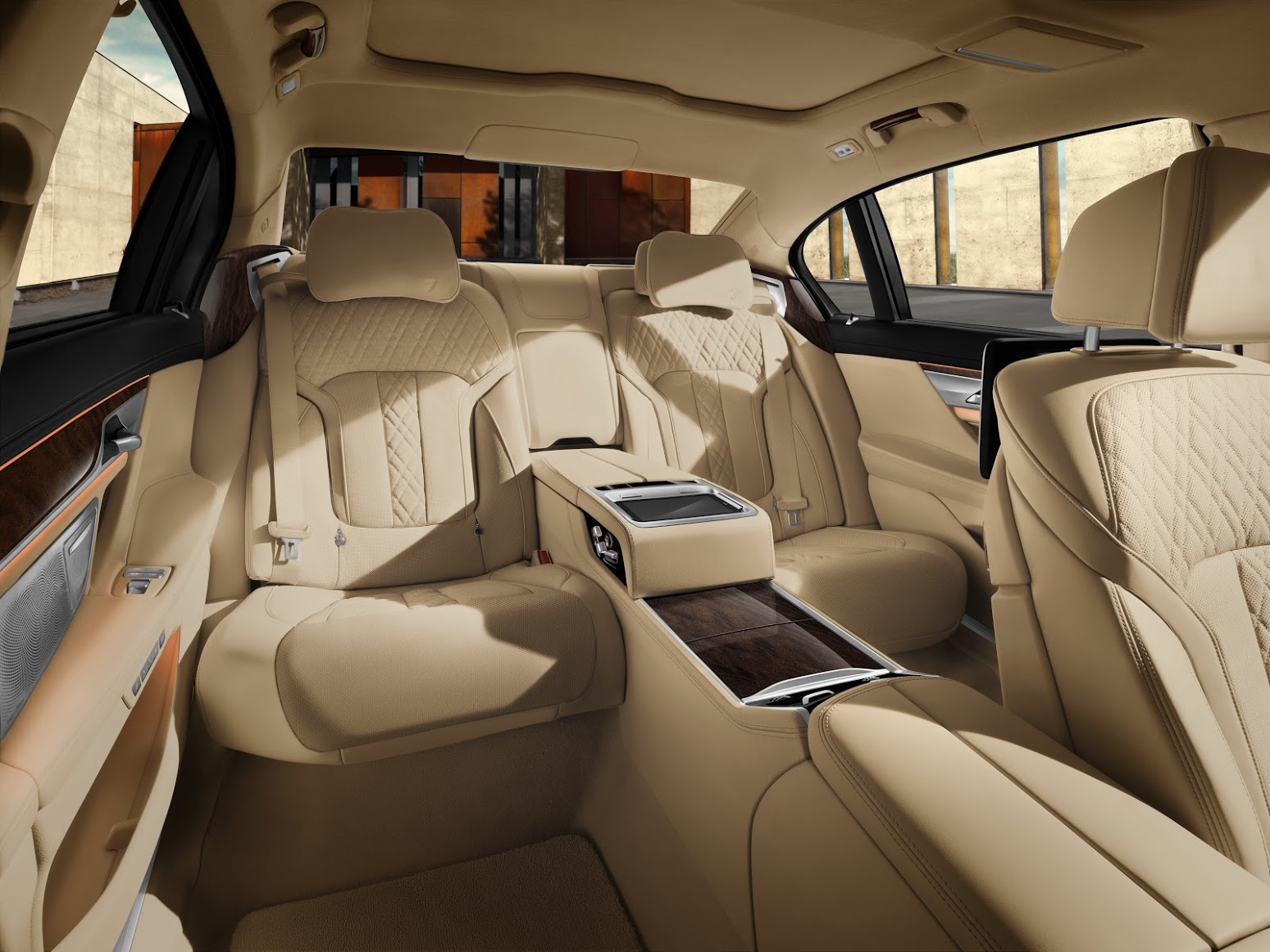  xieu-long -voi-tien-nghi-an-tuong-tren-bmw-750li-7-ty-vua-ra-mat-o-vn-giadinhonline.vn 3