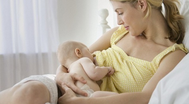 massage-nguc-dung-cach-giup-me-sau-sinh-loi-sua-giadinhonline.vn 1