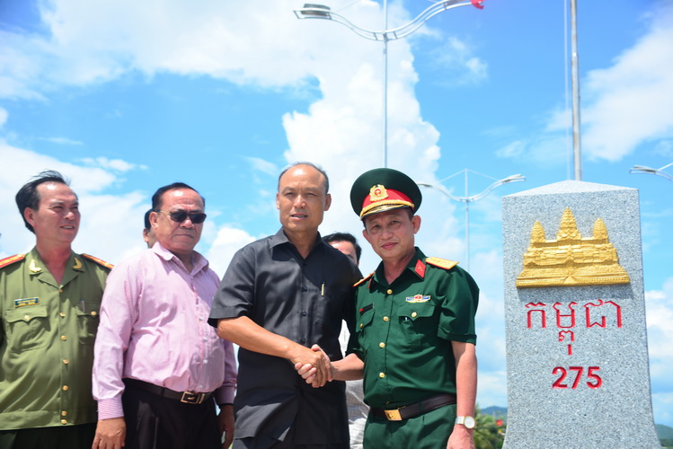 thong-tuong-quan-doi-hoang-gia-campuchia-tham-can-tho-giadinhonline.vn 1