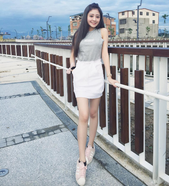 nu-y-ta-xinh-nhu-hotgirl-khien-cac-chang-trai-tu-nguyen-xin-duoc-om-giadinhonline.vn 3