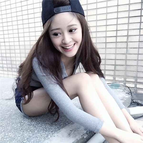 nu-y-ta-xinh-nhu-hotgirl-khien-cac-chang-trai-tu-nguyen-xin-duoc-om-giadinhonline.vn 6