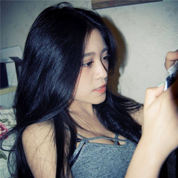 nu-y-ta-xinh-nhu-hotgirl-khien-cac-chang-trai-tu-nguyen-xin-duoc-om-giadinhonline.vn 8