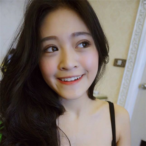 nu-y-ta-xinh-nhu-hotgirl-khien-cac-chang-trai-tu-nguyen-xin-duoc-om-giadinhonline.vn 10