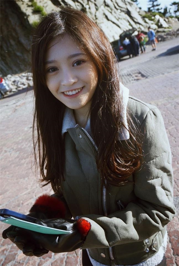 nu-y-ta-xinh-nhu-hotgirl-khien-cac-chang-trai-tu-nguyen-xin-duoc-om-giadinhonline.vn 13