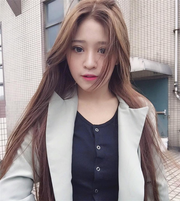 nu-y-ta-xinh-nhu-hotgirl-khien-cac-chang-trai-tu-nguyen-xin-duoc-om-giadinhonline.vn 15