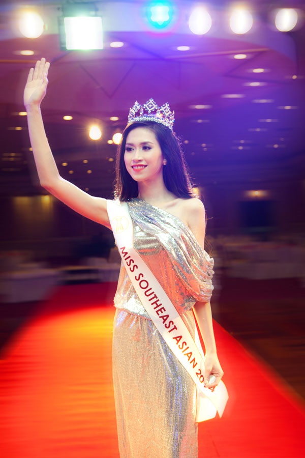 hoa-hau-thu-vu-noi-gi-sau-clip-noi-tieng-anh-gay-bao-giadinhonline.vn 5