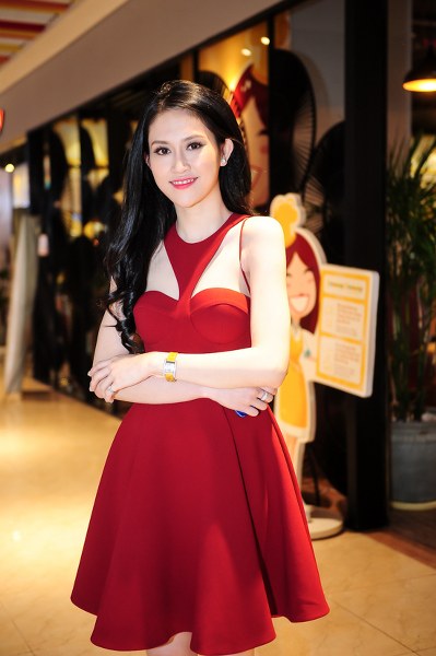 hoa-hau-thu-vu-xuat-hien-rang-ro-sau-scandal-quotnoi-tieng-anhquot-gay-bao-giadinhonline.vn 5
