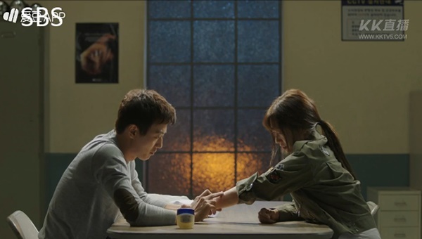 chuyen-tinh-bac-si-tap-3-kim-rae-won-vuot-mat-park-shin-hye-vi…-lo-mot-nhip-giadinhonline.vn 3